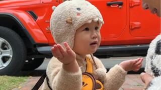 هل يستطيع طفل يبلغ من العمر سنة واحدة إكمال مهمة التسوق بمفرده مقابل 40 يوانًا؟ #أطفال_البشر #توثيق_