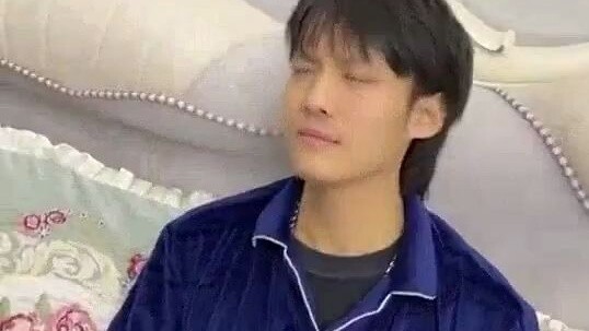 Orang ini sangat kecanduan internet