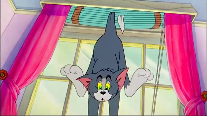 Have you ever seen such a weird way of escaping?