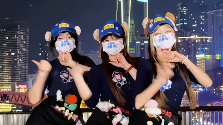 猜猜小珠在哪跳舞～#离不开的依赖 #艾克里里 #依赖摇跳过就爱上了 #运镜