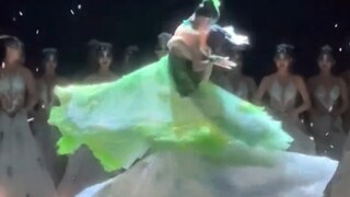 “我生来赤裸，肮脏的是你”