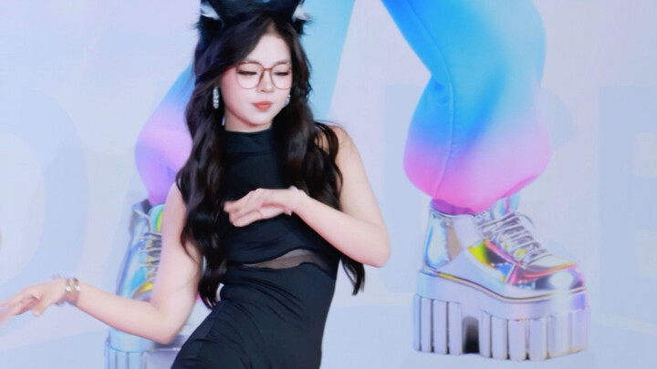 ท่าเดินแบบแมวฉบับเต็มเบาๆ น่ารัก || ในที่สุดก็ยอมปล่อยออกมาแล้ว