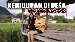 KEHIDUPAN DI DESA Gadis dayak kalimantan  || Sawah dan parit tempat terbaik