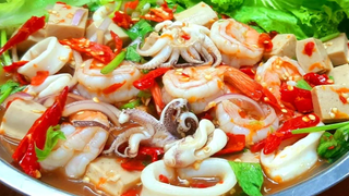 ยำทะเลนรกแตก กุ้งเด้งๆ หมึกสดๆ สูตรน้ำยำรสเด็ด อร่อยแซ่บเต็มๆคำ