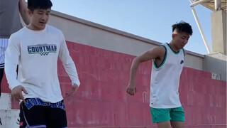 Muốn bảo vệ đầu gối? Đây mới là tư thế đúng khi xuống cầu thang!