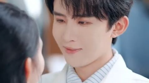 Tanpa sengaja aku menikah dengan bos CEO yang dingin, tapi ia perlahan jatuh cinta