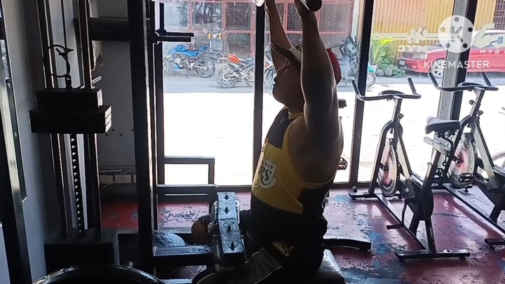 kaibigan Kong adik sa gym