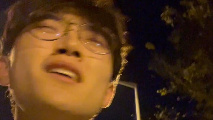 คู่รักบางคู่ในห้องสมุด อย่าทำให้ฉันรู้สึกขยะแขยงอีกเลย...