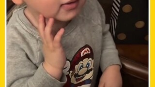 انهار وبكى بشدة عندما رأى نفسه أصلعًا