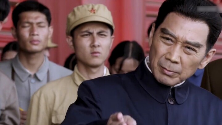 "Bất cứ nơi nào bạn nhìn tới, đó đều là Trung Quốc! Năm ngôi sao sáng ngời, tất cả đều là đức tin!"