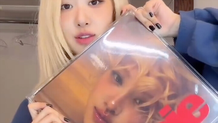 ROSÉ's New Album Unboxing rosie