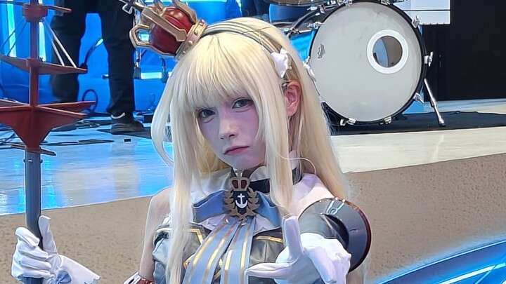 Azur Lane cosplay girl at the Cool Festival