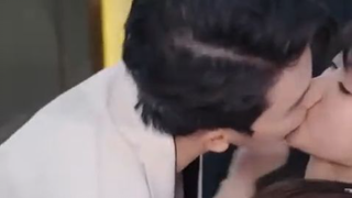 CEO yang bahkan tak tahu cara mencintai... Dia justru ingin mengendalikanku