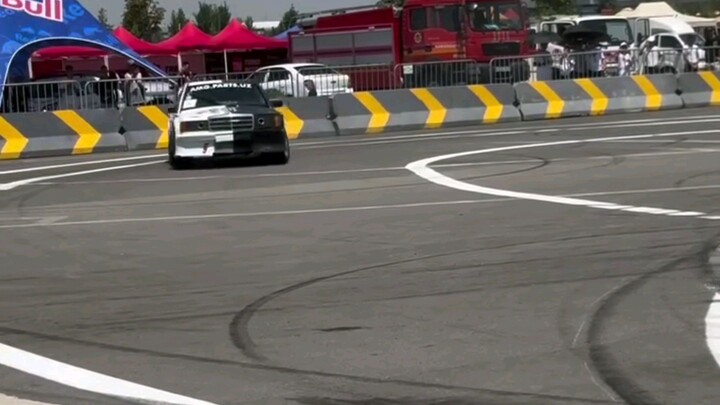 Oops! Stuck Benz -