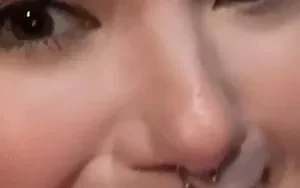 มองเผินๆเหมือนพลอยชมพูแต่พอรู้ว่าพลอยชมพูก็เลยไม่เหมือนพลอยชมพู