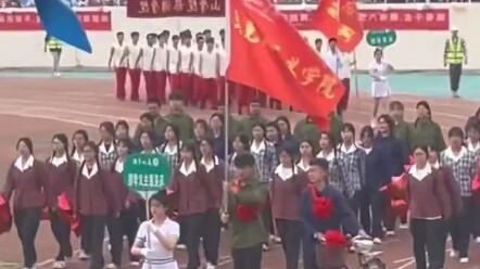 Upacara pembukaan festival olahraga universitas: Fakultas Marxis menampilkan gaya retro.