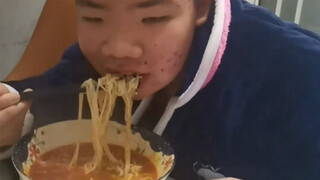 My eldest son comes home for vacation and insists on eating my instant noodles and snail rice noodle