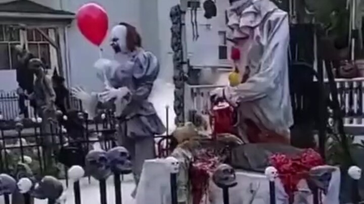 Dekorasi Halloween yang jenius dari tetangga sebelah, maksudku, ini sesuatu yang bisa Anda lihat sec