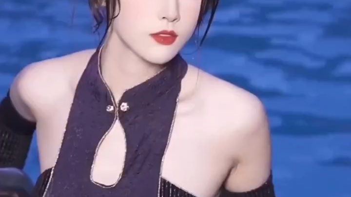 Tuyển tập mỹ nữ. Tất đen. Tất trắng. Quần short nhỏ. Hãy cho tôi lý do để nhấn ba lần