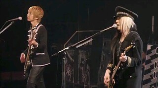 GLAY (Jiro VS Hisashi) - BLACK MONEY (LIVE)