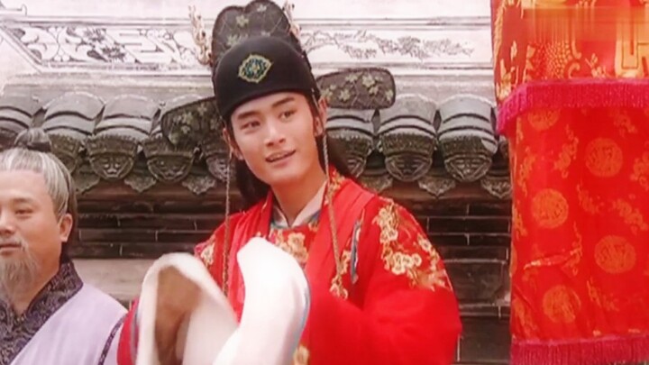 ไม่แปลกใจเลยที่เขาปรากฏตัวในละครของหลินรูบี้เสมอ รอยยิ้มของเขาซาบซึ้งใจผู้คน