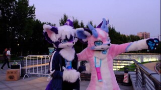 湖边出毛视频来迟啦！！！！！后面有可爱的跳舞w虽然有点憨憨的！