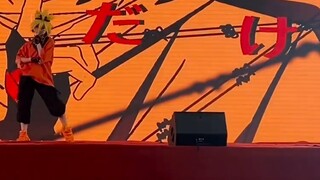 Caderousse, người có thể làm mọi thứ, chắc hẳn cũng có thể nhảy được.