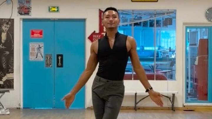 Tripping over your heels when spinning? A runway coach teaches you to spin and jump with your eyes c