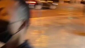 [High Energy] A man raped a woman in public outside Beijing Guomao subway station, and was subdued b