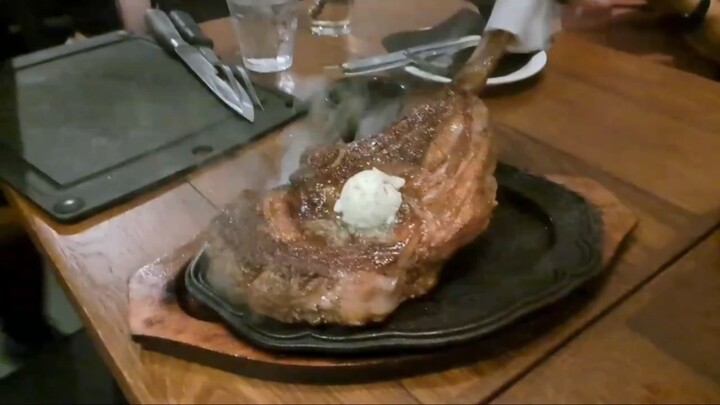 Tomahawk Steak Cutting