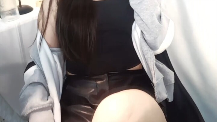 ماذا أفعل إذا كانت ساقيّ سميكتين؟ أرسلوها لي لألقي نظرة