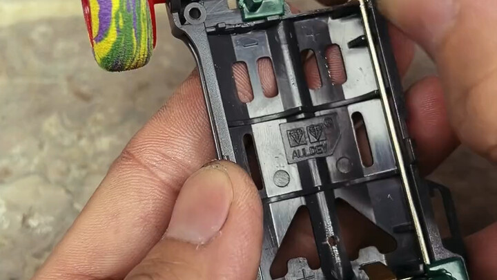 Do you still remember those 4WD assembly cars you used to buy at the school gate? You’d bring one ho