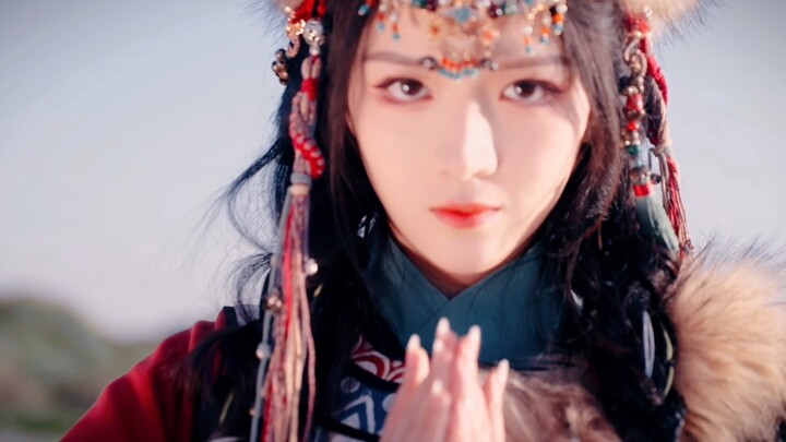 “Aku tidak bisa keluar dari Gunung Suci, kamu bawa saja satu tangkai bunga Gesang saat pergi.”