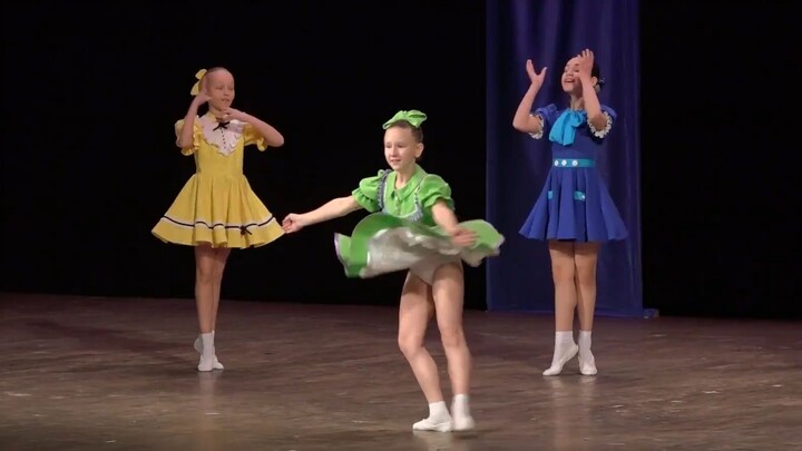 ละครเวทีของเหมาเม่ย — ลูกอมไม้จิ้มฟัน