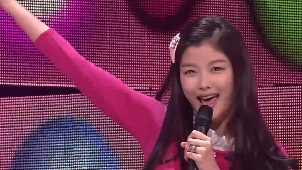 In 2014, Kim Yoo Jung danced to Mr. Chu of Apink. River, stop dancing the bath dance and learn to da