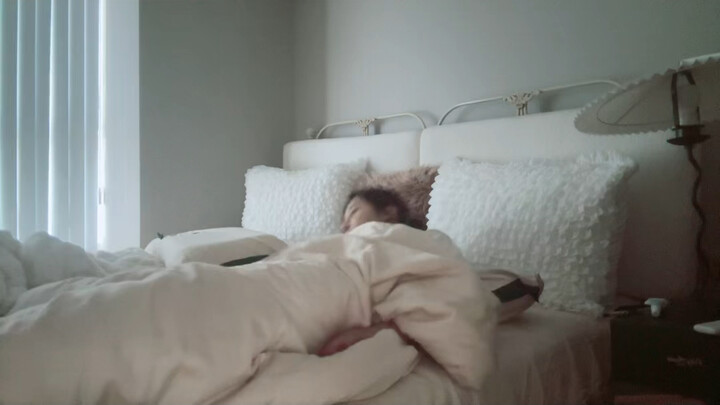 Come on, let’s dive into an immersive day-in-the-life of a female streamer! I’ll show you just how b