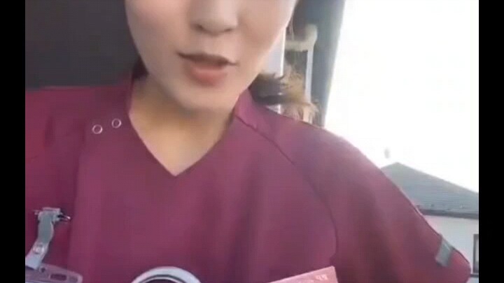 Y tá kiếm tiền nhiều thế à?