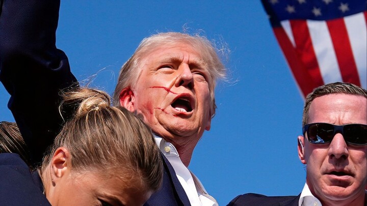 Trump Selamatkan Nyawanya Sendiri dengan Menggelengkan Kepala