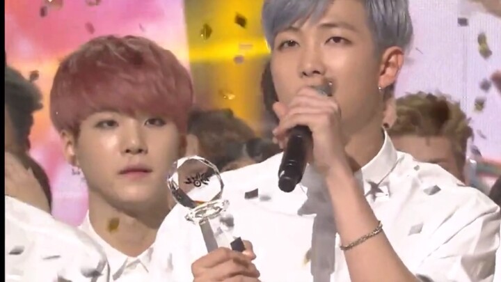 Ekspresi mata Min Yoon-gi saat itu, lima tahun kemudian masih terasa menyayat hati.