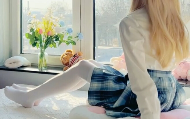 How many points would you give my sister’s white socks?