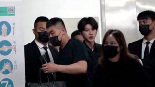 فيديو جعل المارة يجنون، وسيم جدًا، صديقي الصياد