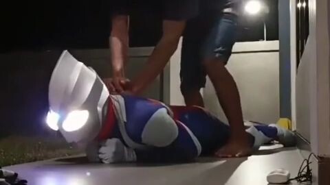 Bahkan ULTRAMAN butuh pijat