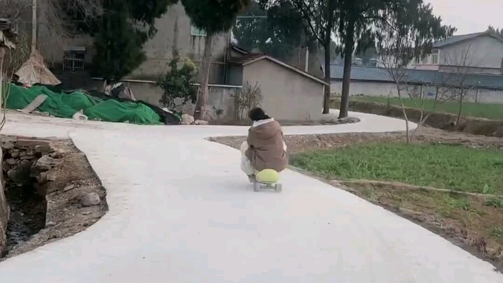 Aku punya begitu banyak penyesalan dan begitu banyak harapan, kamu tahu nggak?