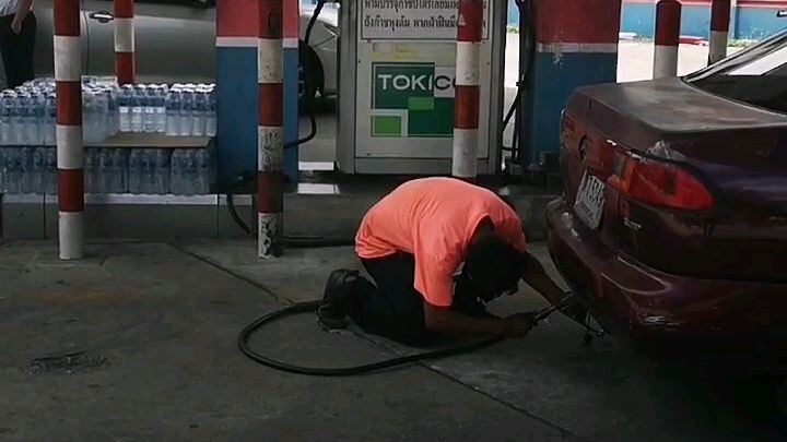 ปั้มแถมน้ำครับปากซอยเข้าถนนเรียบคลองทวีวัฒนา