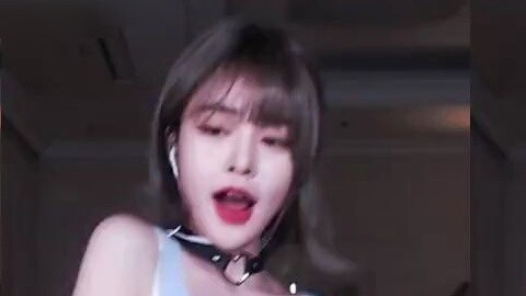 Korean girl dances very professionally 2