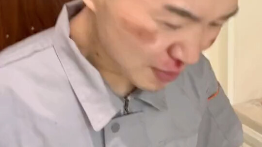 Aku tinggal di lantai 12, Kak.