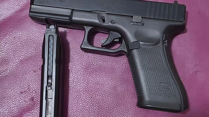 لوكيفير جلوك G17 بندقية لعبة تعمل بالغاز البارد، إذا أخرجت هذه البندقية فماذا ستفعل لمقاومة إغرائي؟