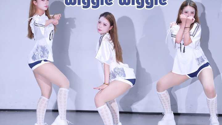 《Wiggle Wiggle》A cute, stoic expression is also quite delightful.