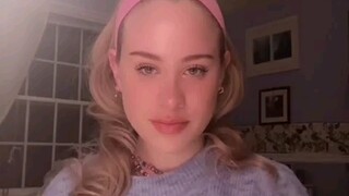 Ekspresi yang meniru karakter dari serial Amerika "Euphoria"