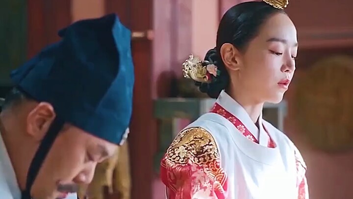 Jarum baja besar di tangan tabib kerajaan membuat sang selir terpikirkan sebuah hidangan modern.